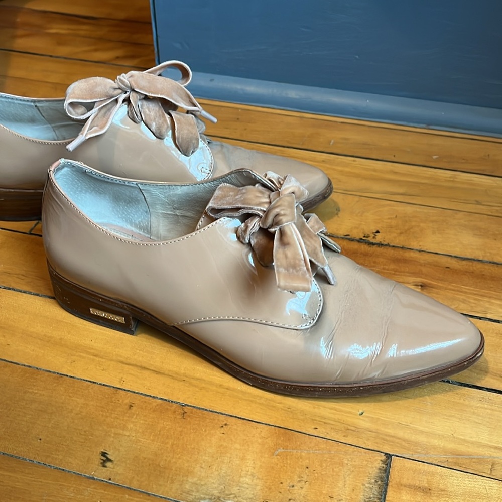 Louise et Cie pink patent leather shoes; adorable velvet bow; size 9 - Picture 3 of 6